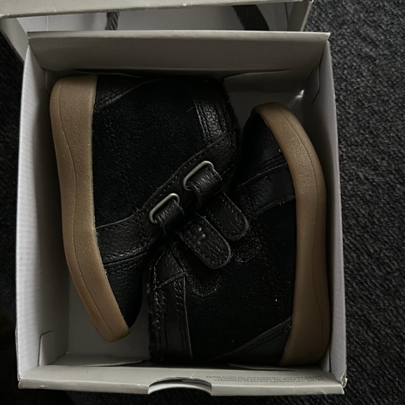 UGG Baby Boy Black Leather Sneakers ( BRAND NWT) - Picture 2 of 7